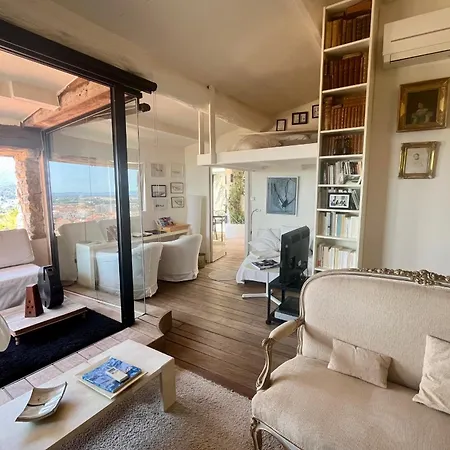 Duplex Lumineux Avec Superbe Vue Et Terrasse Appartement Hyères